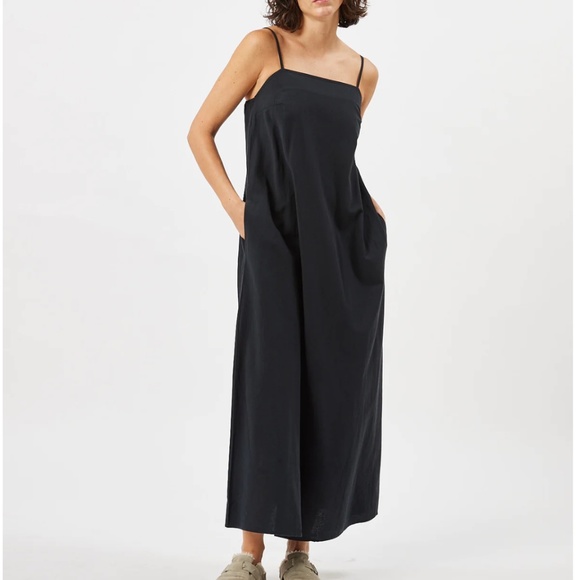 Minimum Dresses & Skirts - NWOT Minimum Vikilino 9782 midi dress - black - 38